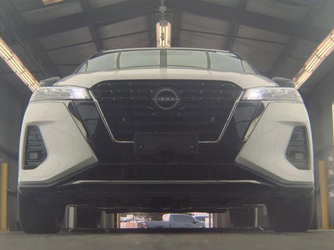 Used 2024 Nissan Kicks SR w/ SR Premium Package image 4