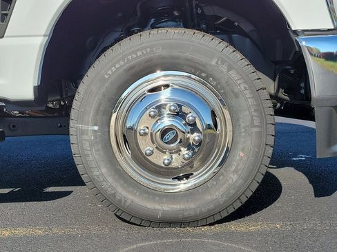 New 2025 Ford F350 XL w/ XL Chrome Package image 5