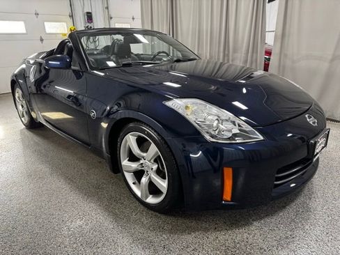 Used 2007 Nissan 350Z Touring image 3