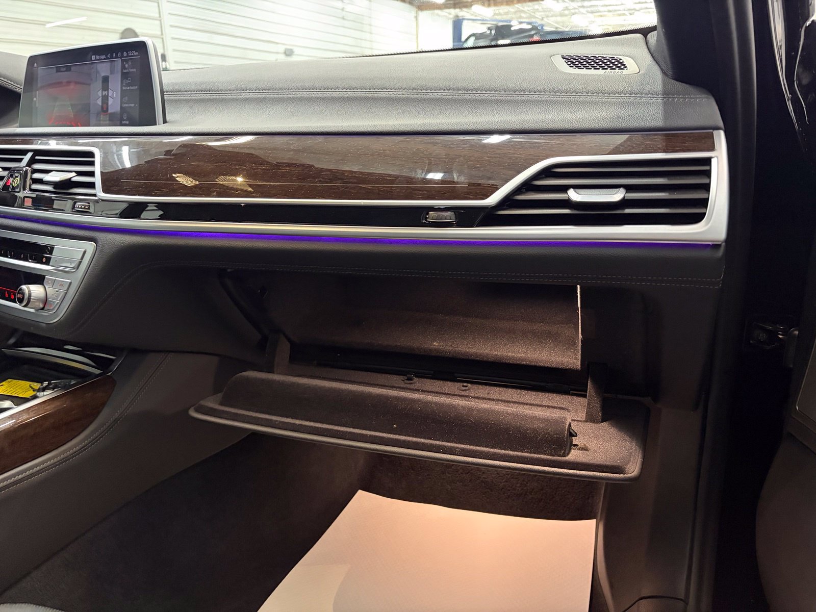 Used 2022 BMW 740i xDrive w/ M Sport Package AWD/4WD image 32