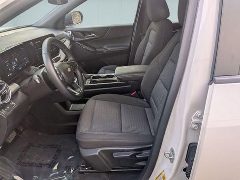 Used 2025 Chevrolet Equinox LT FWD image 12