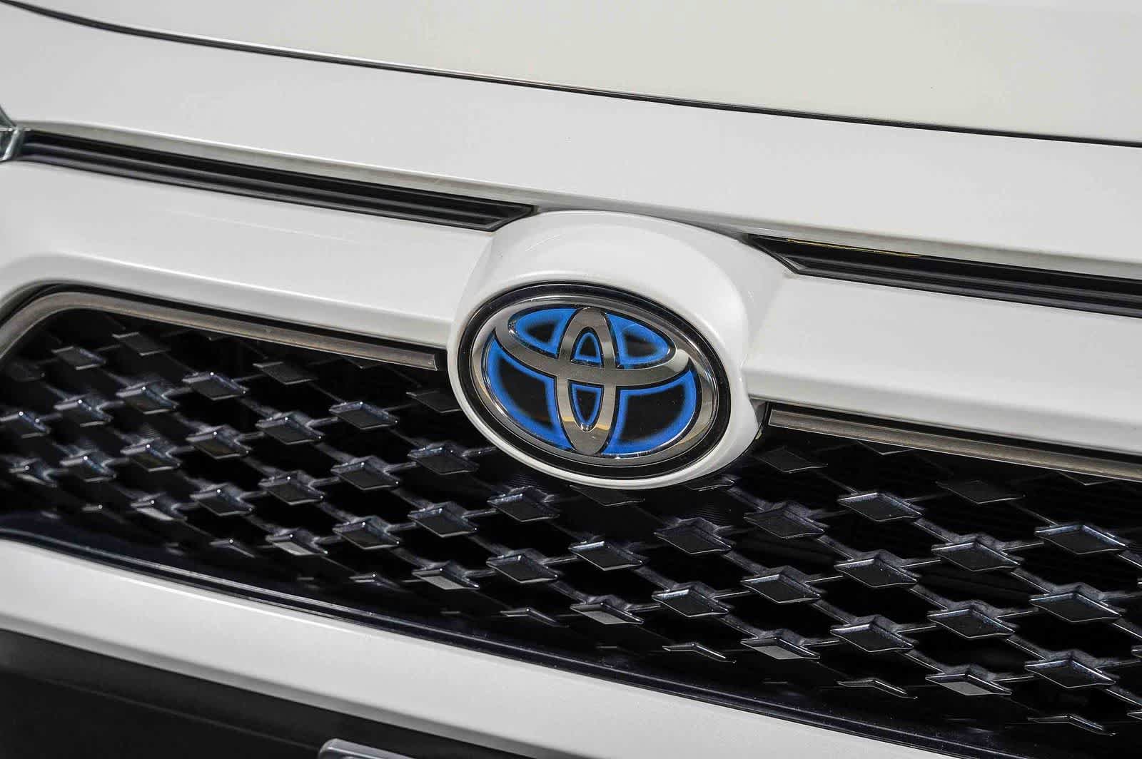 Certified 2021 Toyota RAV4 XSE w/ Weather Package AWD/4WD image 8