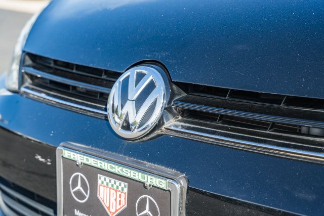 Used 2017 Volkswagen Golf 4-Door FWD image 12