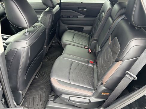 Used 2024 Nissan Pathfinder Platinum w/ Cargo Package AWD/4WD image 33