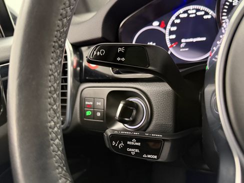 Certified 2023 Porsche Cayenne Platinum Edition image 50