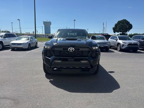 Used 2024 Toyota Tacoma TRD Sport w/ TRD Sport Upgrade Package AWD/4WD image 5
