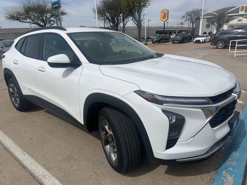 Used 2024 Chevrolet Trax LT w/ Driver Confidence Package image 6