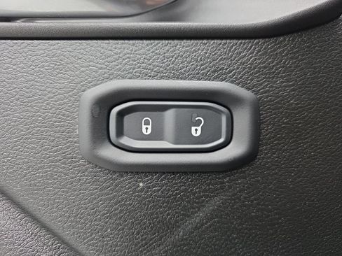 Used 2022 Jeep Wrangler Unlimited Sport AWD/4WD image 22