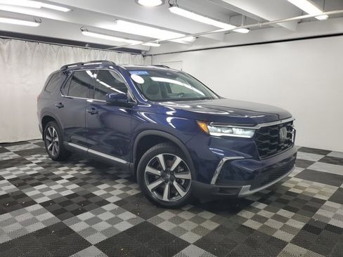 Certified 2024 Honda Pilot Touring image 1