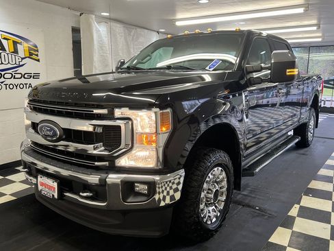 Used 2021 Ford F250 XLT w/ XLT Premium Package AWD/4WD image 3