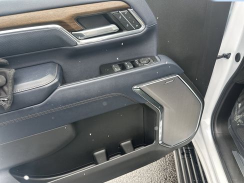 Used 2024 Chevrolet Silverado 2500 High Country w/ Technology Package image 11