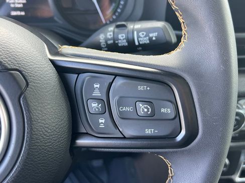 Used 2024 Jeep Wrangler Unlimited AWD/4WD image 30