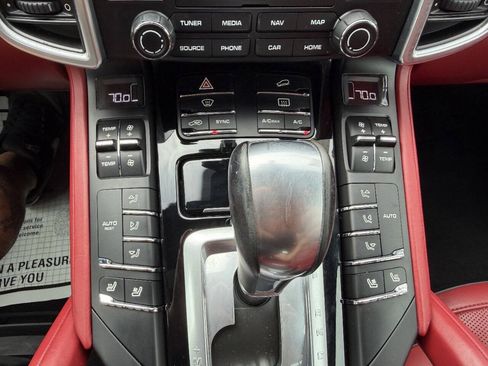 Used 2017 Porsche Cayenne Platinum Edition AWD/4WD image 15