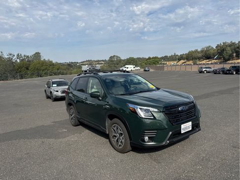 Used 2022 Subaru Forester Premium w/ Popular Package #2 AWD/4WD image 3