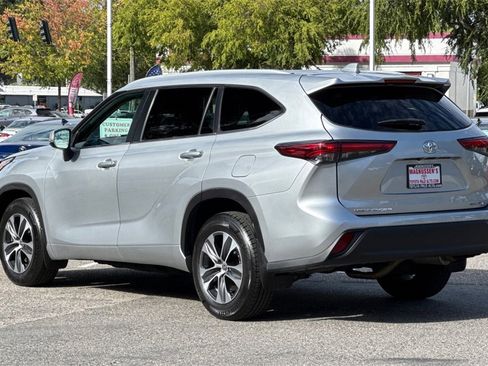 Certified 2023 Toyota Highlander XLE image 5