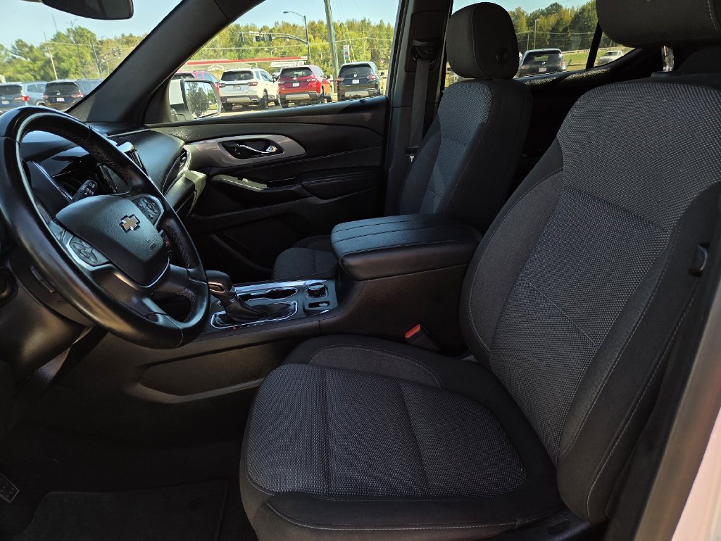 Used 2023 Chevrolet Traverse LT FWD image 13