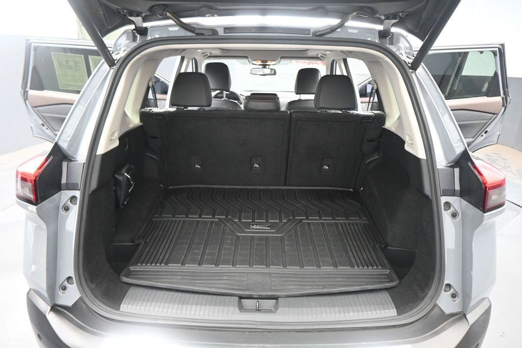 Used 2022 Nissan Rogue SL w/ SL Premium Package FWD image 14
