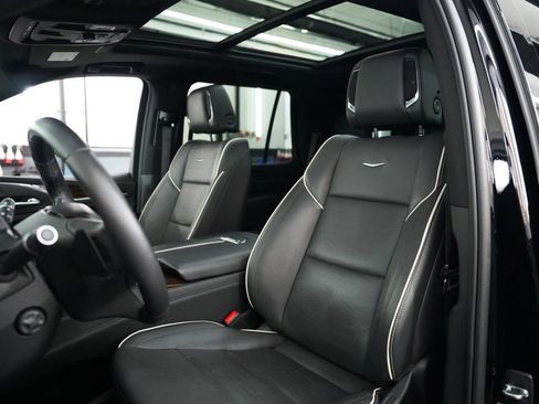 Used 2023 Cadillac Escalade Premium Luxury AWD/4WD image 29