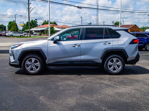 Used 2025 Toyota RAV4 XLE AWD/4WD image 4