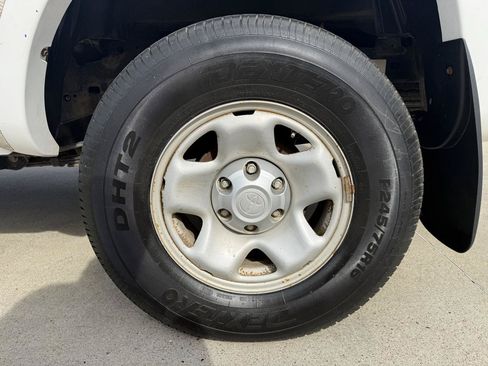 Used 2015 Toyota Tacoma PreRunner w/ SR5 Package RWD image 8