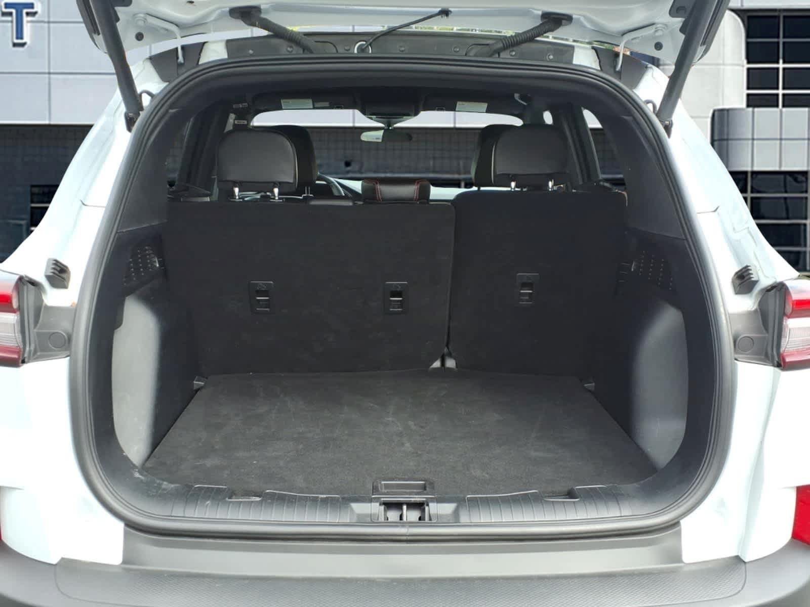 Used 2025 Ford Escape ST-Line Select AWD/4WD image 7
