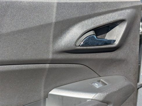 Used 2025 Chevrolet Trax LT w/ LT Convenience Package image 26