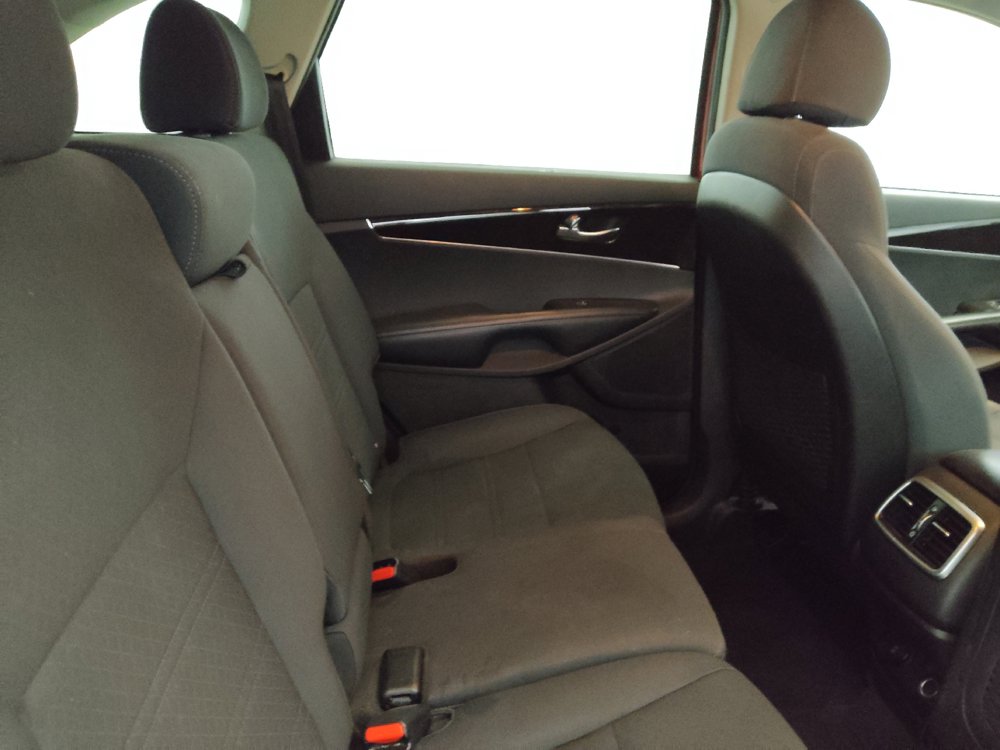 Used 2018 Kia Sorento AWD image 19