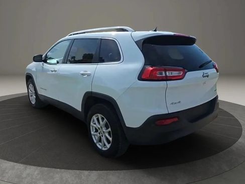 Used 2018 Jeep Cherokee Latitude w/ Safety Group AWD/4WD image 4