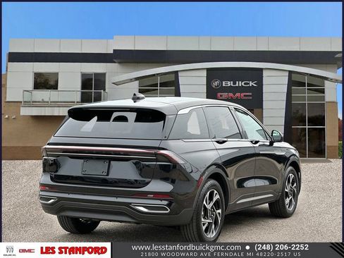 Used 2024 Lincoln Nautilus Premier AWD/4WD image 6