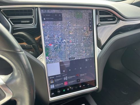 Used 2017 Tesla Model S 75 image 4