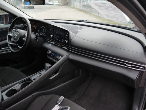 Used 2022 Hyundai Elantra SEL w/ Convenience Package image 24