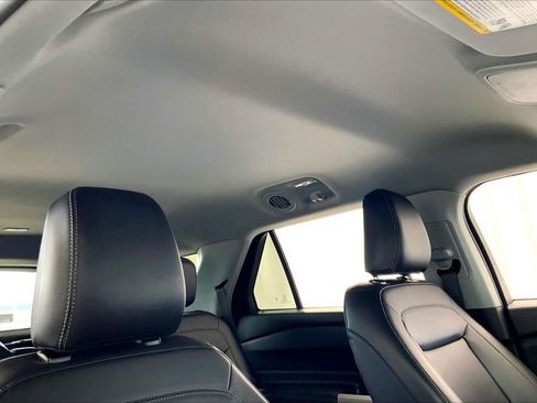 Used 2024 Ford Explorer XLT w/ Equipment Group 202A image 27