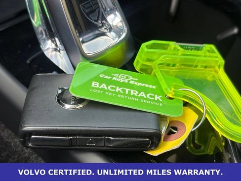 Certified 2025 Volvo XC40 B5 Plus AWD/4WD image 36