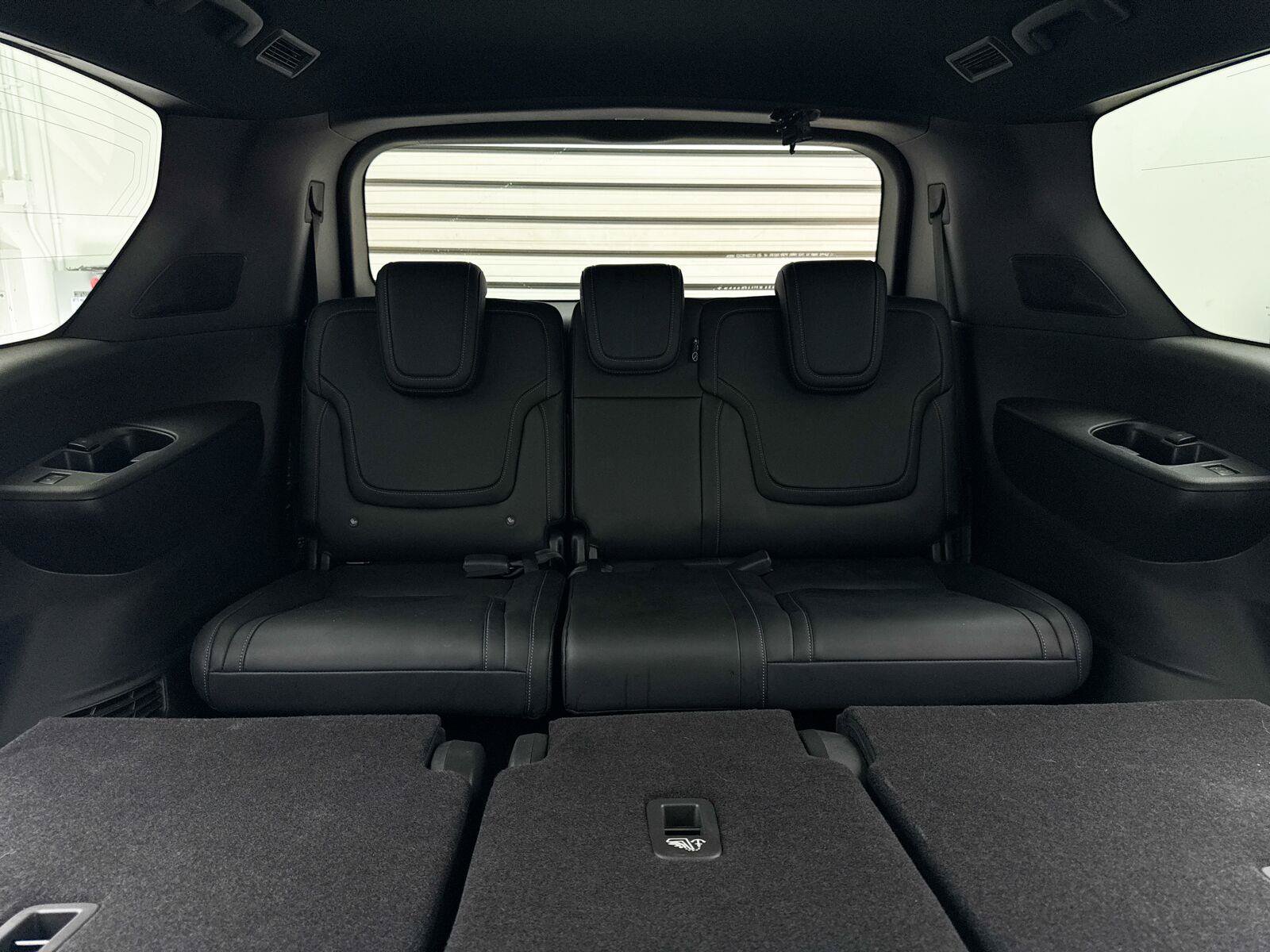 Used 2025 Nissan Armada PRO-4X w/ Pro-4X Premium Package AWD/4WD image 13