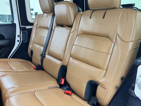 Used 2021 Jeep Wrangler Unlimited Sahara image 32