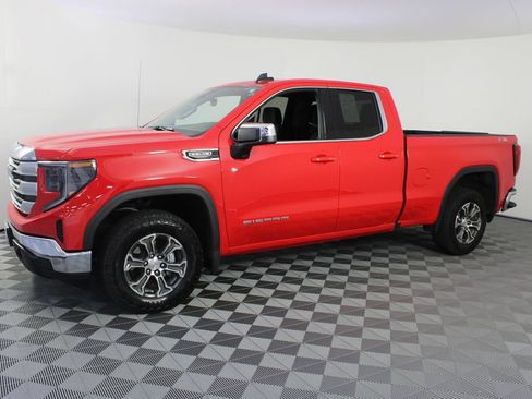 Used 2025 GMC Sierra 1500 SLE AWD/4WD image 2