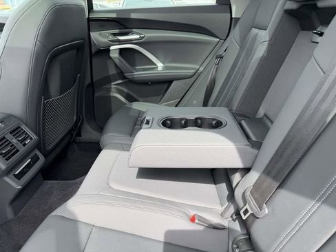 Used 2025 Audi Q5 Premium w/ Convenience Package image 13