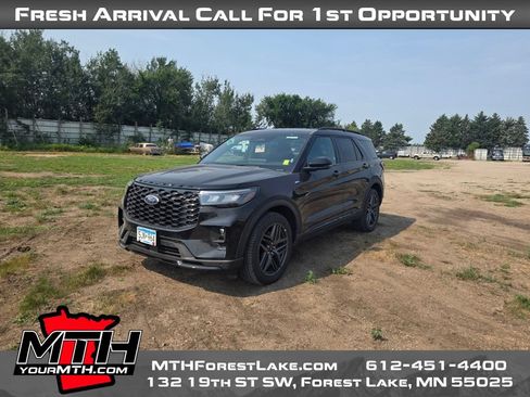 Used 2025 Ford Explorer ST-Line w/ ST-Line Street Pack AWD/4WD image 4