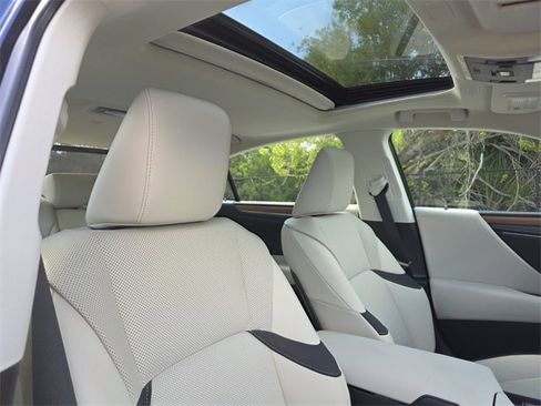 New 2025 Lexus ES 350 w/ Premium Package image 11