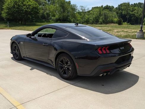 Used 2025 Ford Mustang GT RWD image 5
