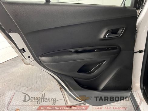 Used 2020 Chevrolet Trax LS FWD image 29