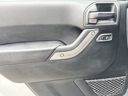 Used 2018 Jeep Wrangler Unlimited Sport S image 13