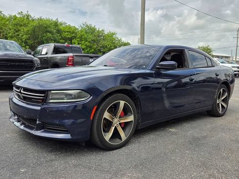 Used 2015 Dodge Charger SE w/ Sport Appearance Group RWD image 3