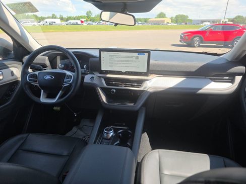 Used 2025 Ford Explorer Active w/ Active Comfort Package AWD/4WD image 14