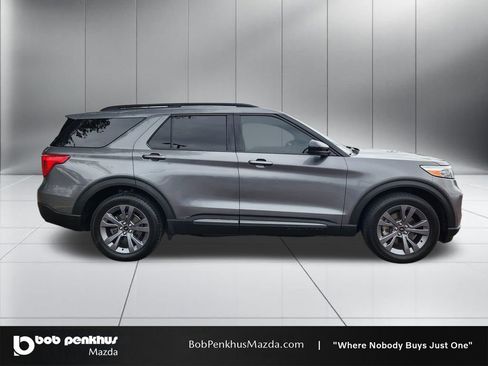 Used 2022 Ford Explorer XLT w/ Equipment Group 202A AWD/4WD image 24