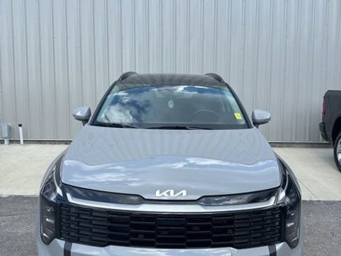 Used 2026 Kia Sportage EX FWD image 2