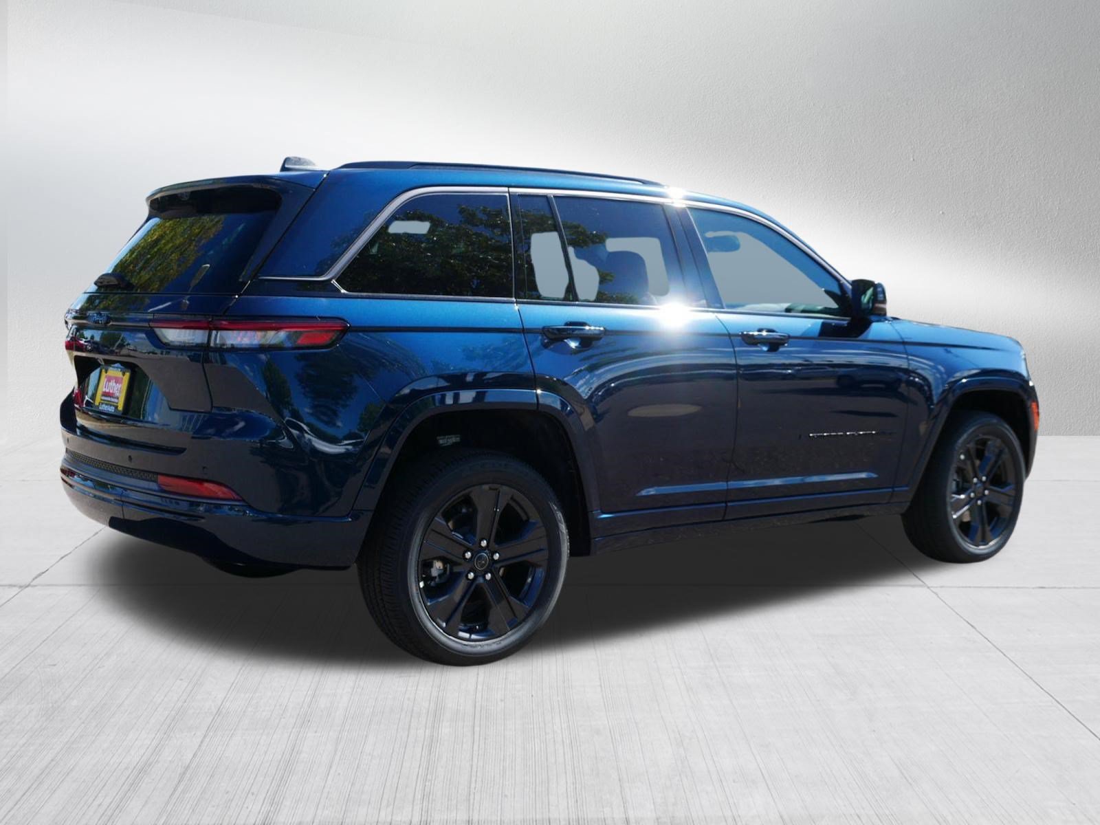 New 2027 Jeep Grand Cherokee Limited AWD/4WD image 7