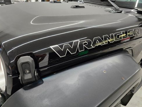 Used 2020 Jeep Wrangler Sport AWD/4WD image 10