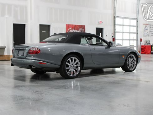 Used 2004 Jaguar XK8 Convertible image 32