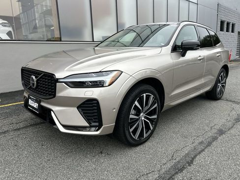 Used 2024 Volvo XC60 B5 Plus w/ Protection Package Premier AWD/4WD image 4